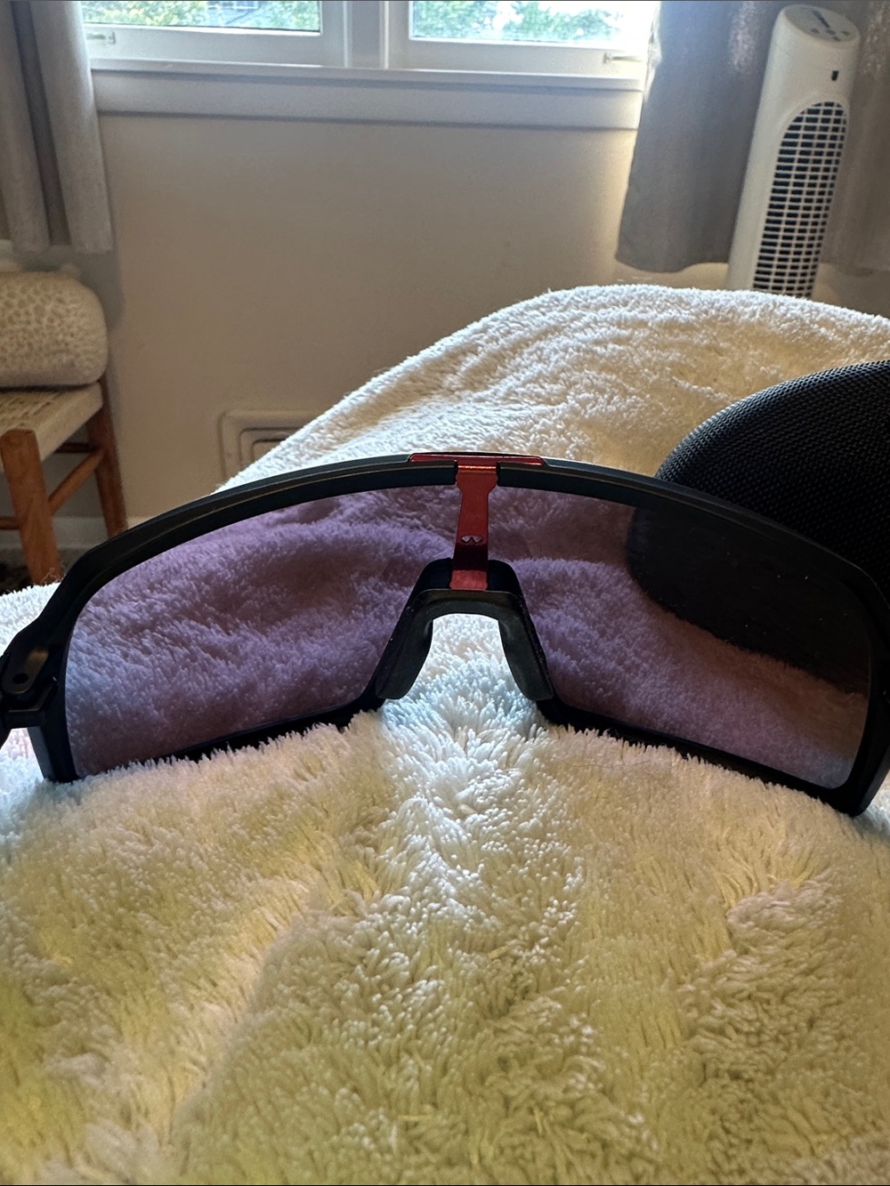 Oakley Shield Sunglasses with Pink-Red Mirrored Lens and Black Frame - Picture 6 of 8